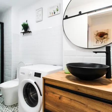 Lovely In With Kitchenette דירה פואנגירולה