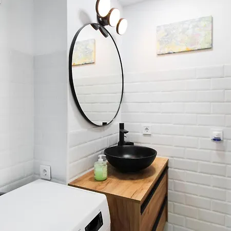 Lovely In With Kitchenette *